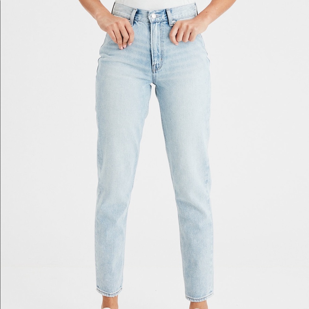 AMERICAN EAGLE MOM JEAN